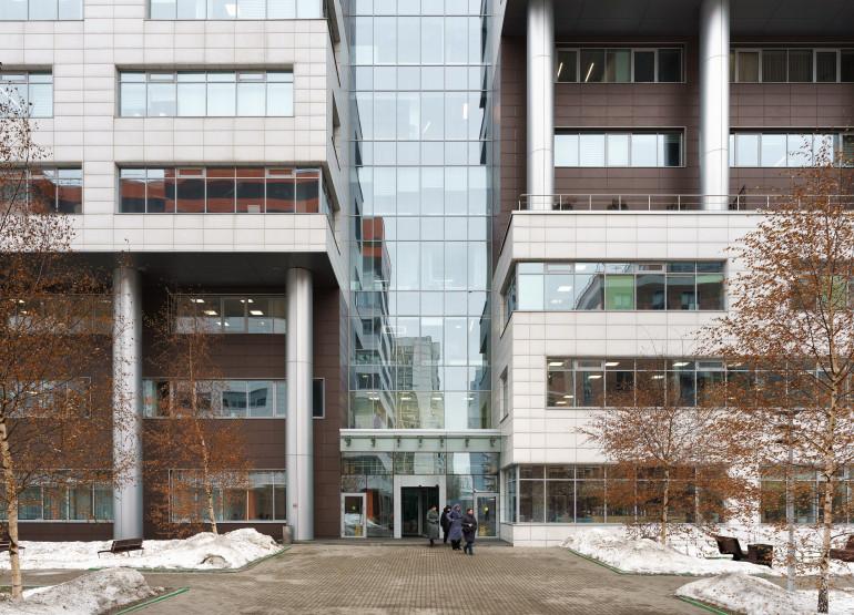 Отрадное, фаза 2, корпус Б: Вид входной группы снаружи